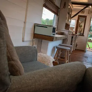 https://shepherds-hut-in-enclosed-field.exeterhotels.net